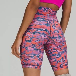 Wunder Train High-Rise Short 8" Chroma Clash Multi